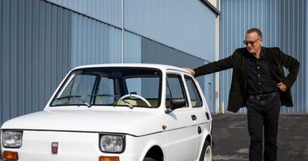 Fiat 126p sprzedany. Tom Hanks zrobił na nim doskonały biznes!