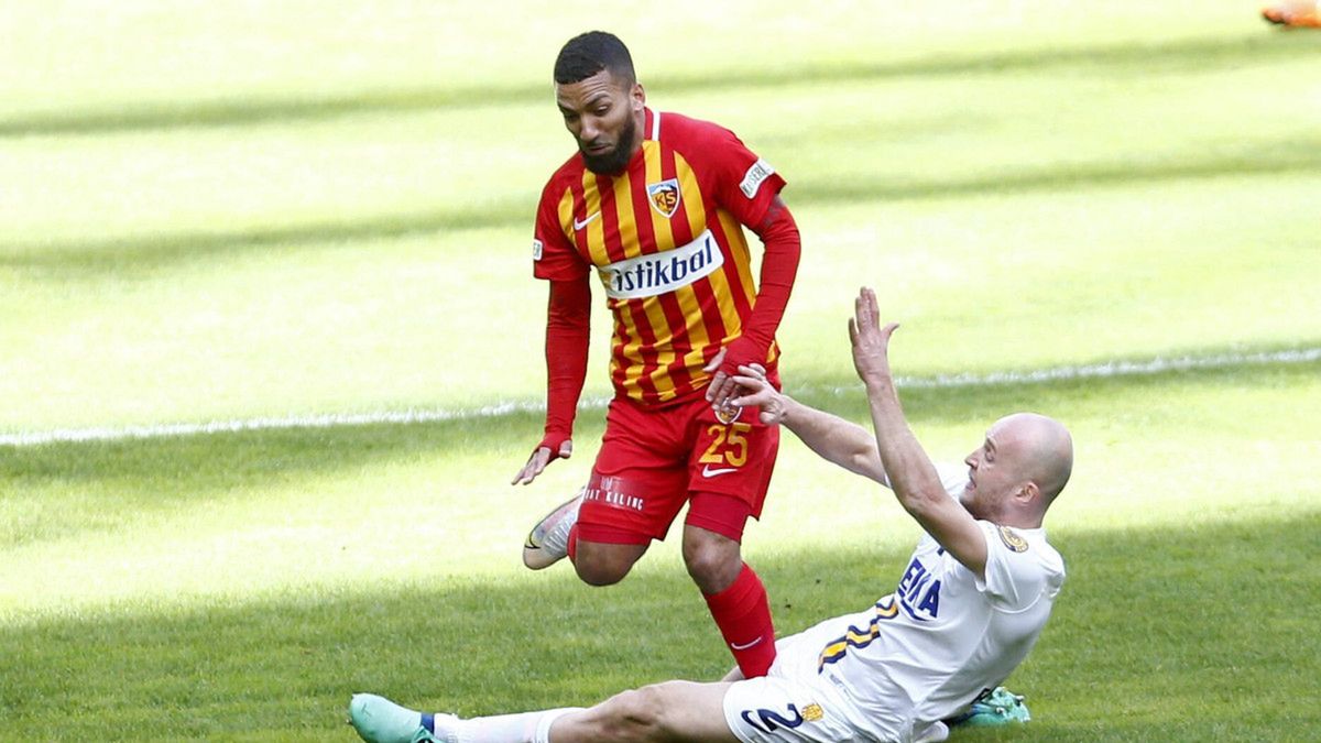 PAP/EPA / AA/ABACA / Na zdjęciu: Michał Pazdan (z prawej)