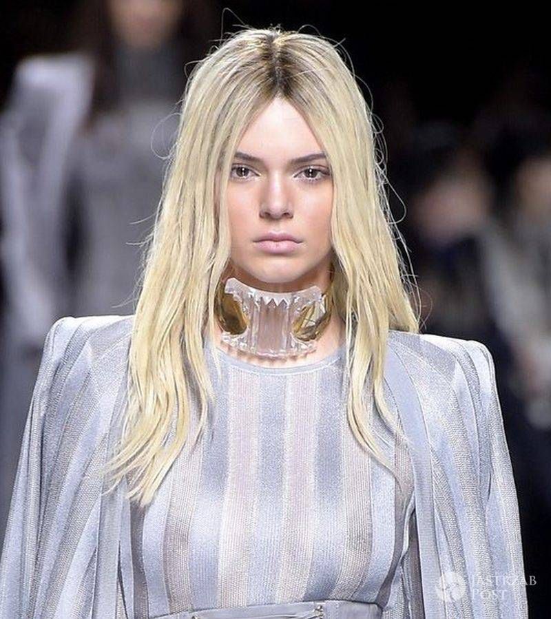Kendall Jenner została blondynką. Pokaz Balmain jesień-zima 2016/2017 (fot. East News)