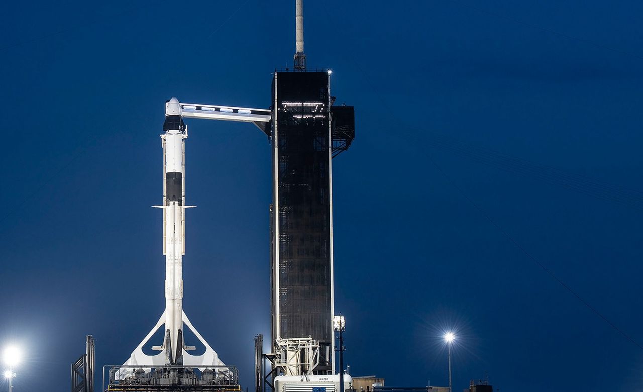 NASA i SpaceX ponownie łączą siły. Misja Crew-2 gotowa do startu [Wideo] - Falcon 9 gotowy do startu w ramach misji Crew-2