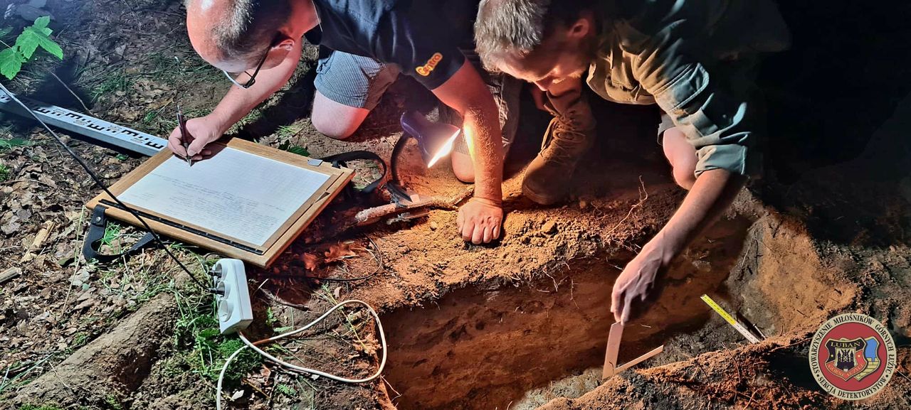 Średniowieczny skarb pod Lubaniem. Sensacyjne odkrycie na Dolnym Śląsku