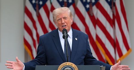 Cios za cios w cieśninie Ormuz. Trump mówi o telefonach z Iranu