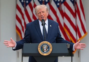 Cios za cios w cieśninie Ormuz. Trump mówi o telefonach z Iranu