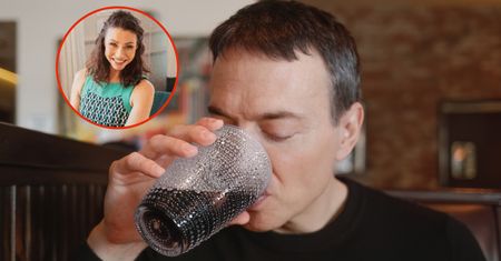 Najgorszy napój dla jelit. "Jest reklamowany jako zdrowy"