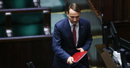"Rosja dąży do obalenia ładu". Sikorski w Sejmie ostrzega