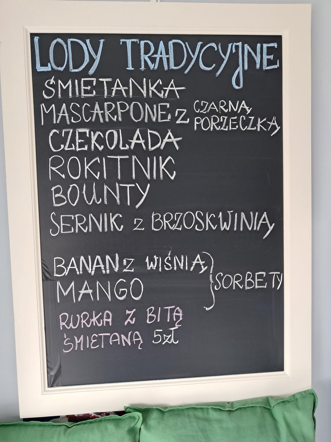 Zdziwił się, gdy dostał gigantyczne lody za 8 zł.