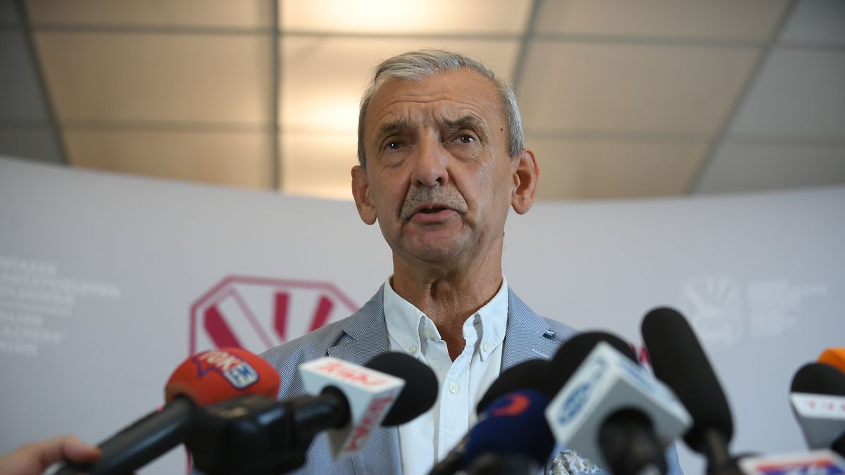 Warszawa, 05.09.2022. Prezes Związku Nauczycielstwa Polskiego Sławomir Broniarz podczas konferencji prasowej w siedzibie ZNP w Warszawie, 5 bm. (ad) PAP/Marcin Obara