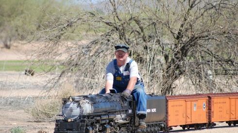 Miniaturowa prywatna kolejka parowa (wideo) 1