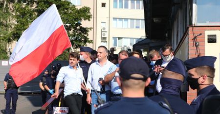Piątka dla zwierząt w Sejmie. Reformę popiera m.in. Olga Tokarczuk. Rolnicy przeciw