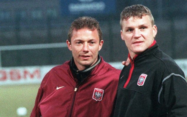 Krzysztof Ratajczyk (P) i Wojciech Kowalczyk na zgrupowaniu reprezentacji Polski w 1999 roku / fot. PAP/Przemek Wierzchowski