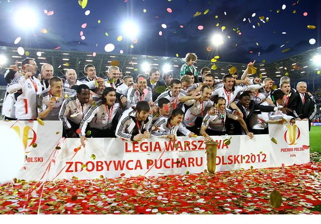 Radość po zdobyciu Pucharu Polski nie trwała długo, Legia rozgrywki ligowe zakończyła na trzecim miejscu.