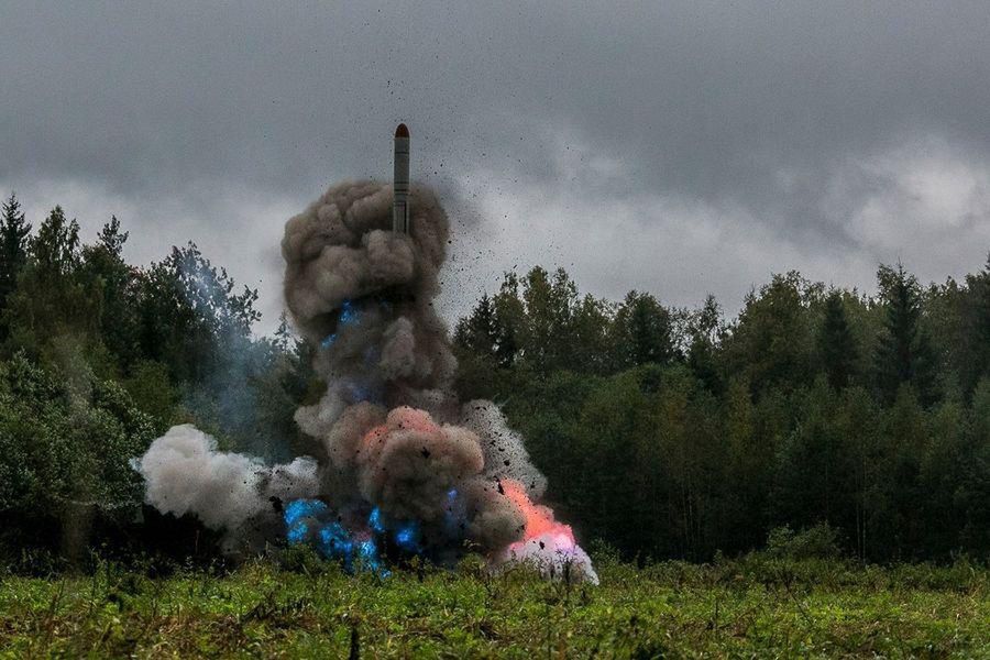 Rosyjski pocisk spadł obok stanowiska, z którego został wystrzelony. Doszło do pożaru Fot: MON Rosji/Unian/