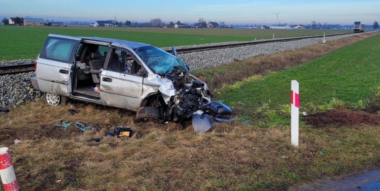 Wjechał wprost pod nadjeżdżający szynobus - zdarzenie w gminie Raciąż