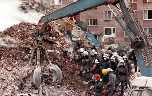 Prof. Sławomir Cenckiewicz: za eksplozją gazu 17 kwietnia 1995 r. mógł stać UOP