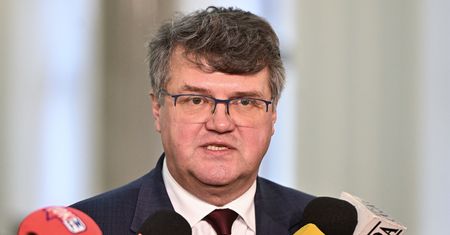 Wąsik reaguje na decyzję Hołowni. "To skandal"