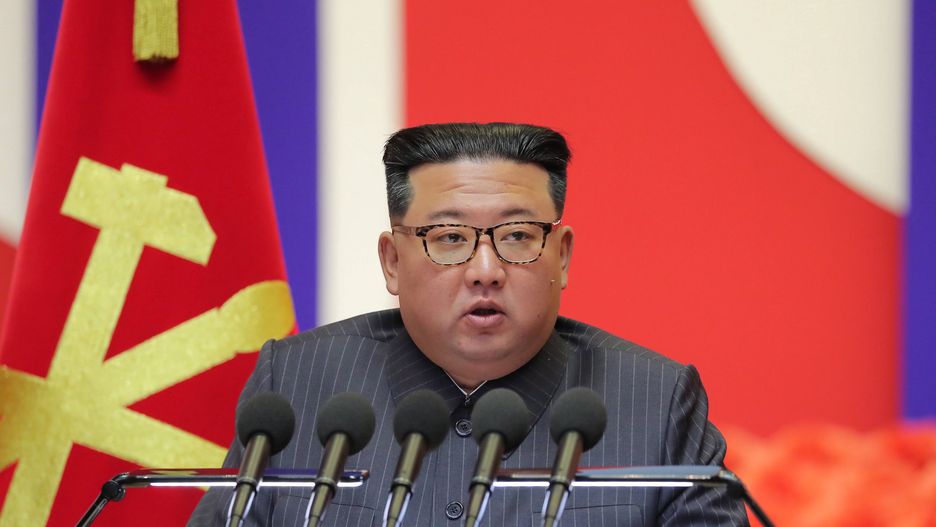 North Korean leader Kim Jong Un attends national meeting of reviewing emergency anti-epidemic work
epa10115147 A photo released by the official North Korean Central News Agency (KCNA) shows North Korean leader Kim Jong Un speaking during a 'national meeting of reviewing the emergency anti-epidemic work' in Pyongyang, North Korea, 10 August 2022 (issued 11 August 2022). The North Korean leader declared victory over the coronavirus disease (COVID-19) pandemic and called for preventive measures to be eased.  EPA/KCNA   EDITORIAL USE ONLY 
Dostawca: PAP/EPA.
KCNA
Kim Jong-Un, Kim Jong Un