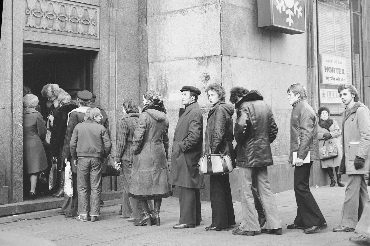 Żyłeś w PRL-u? Spróbuj sił w tej krzyżówce. Czeka na ciebie aż 25 haseł