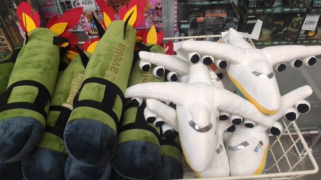 wojna w ukrainie zabawki mrija samolot