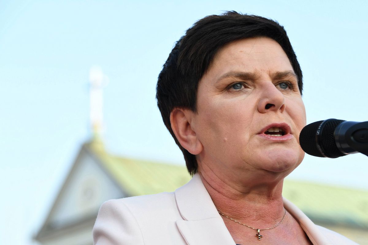 Beata Szydło kpi z Donalda Tuska. Tak skomentowała jego zdjęcie z Bono
