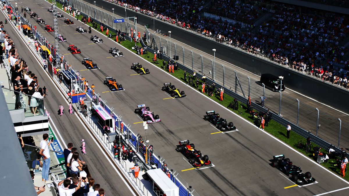 Zdjęcie okładkowe artykułu: Materiały prasowe / Red Bull / Na zdjęciu: start do wyścigu F1 