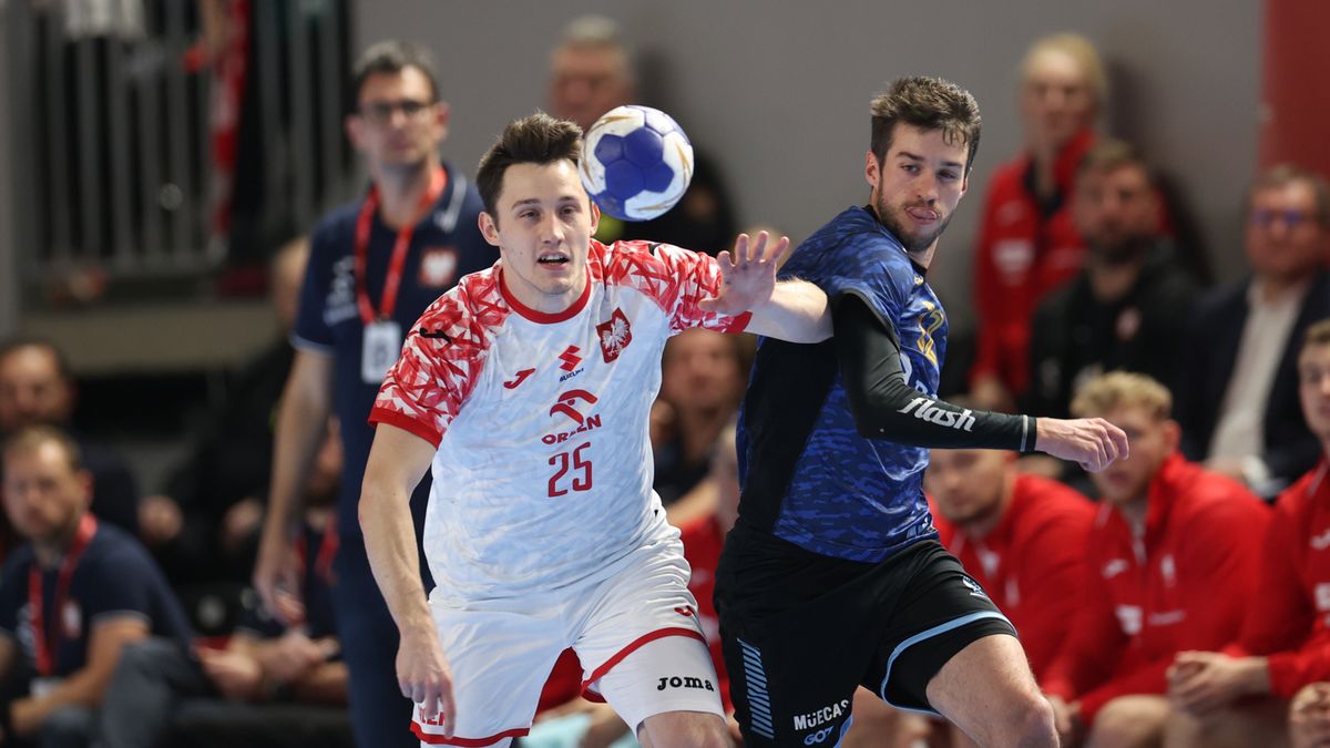 PAP / Leszek Szymański / Piotr Jarosiewicz w akcji