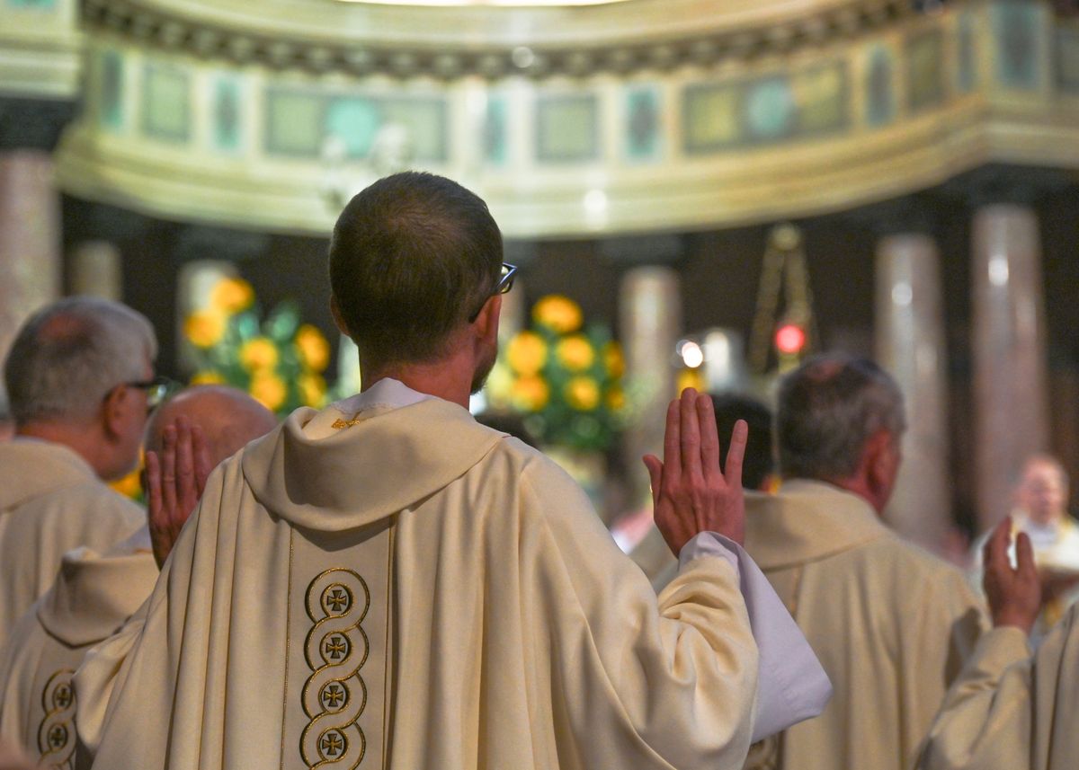 Dwóch jezuitów zostało oskarżonych m. in. o molestowanie seksualne nieletnich