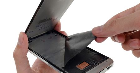 HTC One pierwszym smartfonem, którego nie da się naprawić?