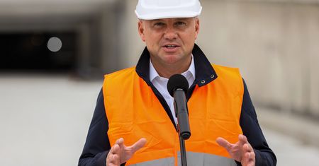 Zapomniał o jednym. Wpadka Dudy na placu budowy w Świnoujściu