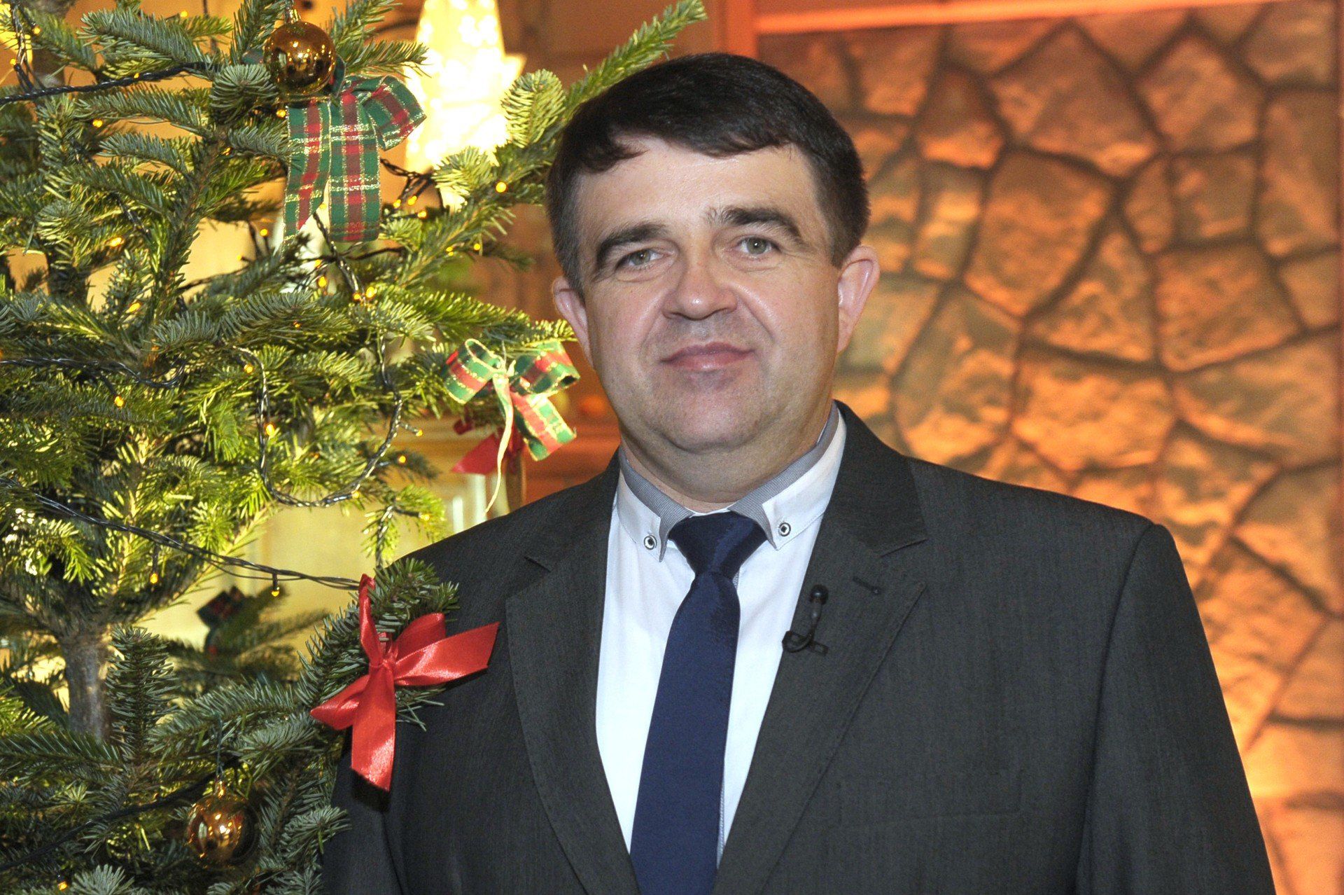 fryzura, krawat granatowy, listopad 2017, portret, &#34;Rolnik szuka żony&#34; - odcinek świąteczny, Zbigniew Kraskowski