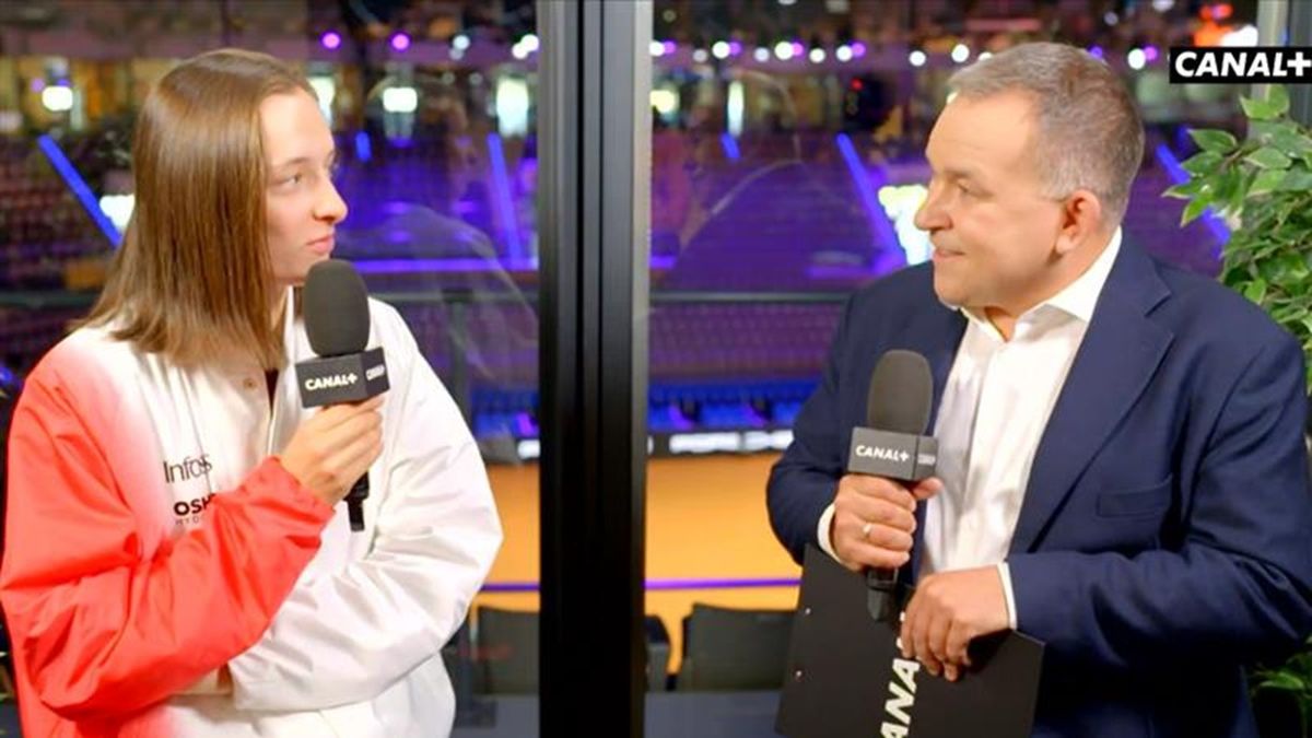Twitter / CANALPLUS_SPORT / Na zdjęciu: Iga Świątek i Żelisław Żyżyński
