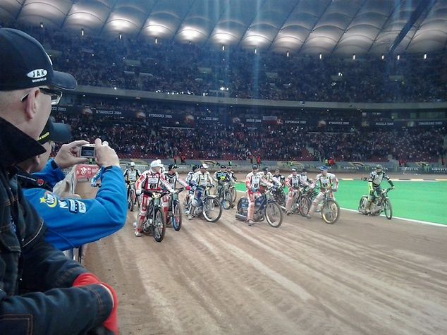 Kwestionowana nawierzchnia nie przeszkodziła zawodnikom w pożegnaniu Tomasza Golloba