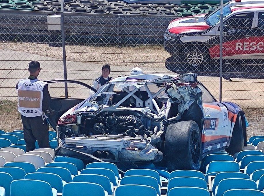 Porsche wyleciało na trybuny. Groźny wypadek przed wyścigiem w Portimao