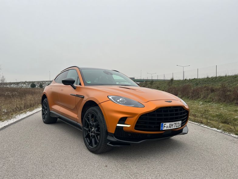 Aston Martin DBX707