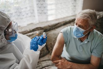 Restauracje i kina dla zaszczepionych? Nie w Polsce. Rząd boi się buntu