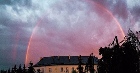 Czerwona tęcza nad Wrocławiem. Pewnie nigdy jej nie zobaczysz