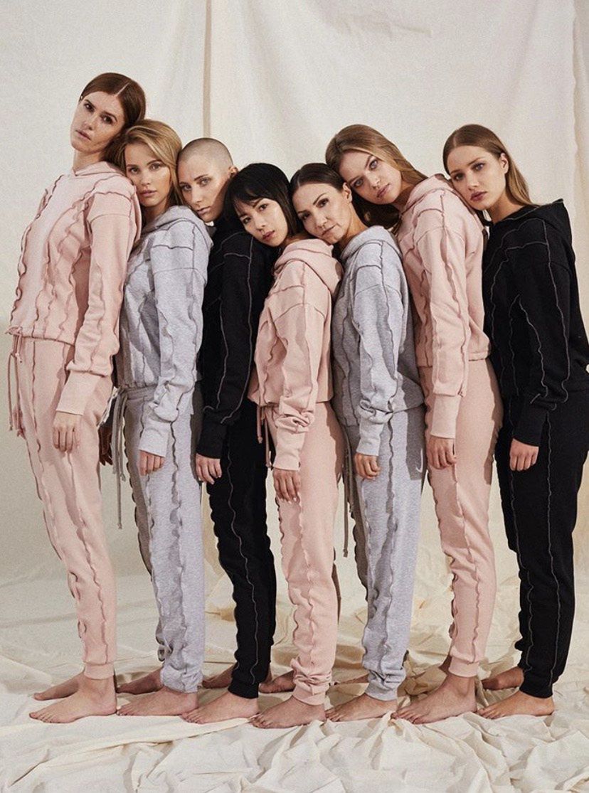 Maffashion tłumaczy podobieństwo dresów Eppram od zagranicznej marki