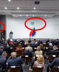 Wojewoda przeniósł krzyż. "Gdzieś w uboczne miejsce, w kąt"