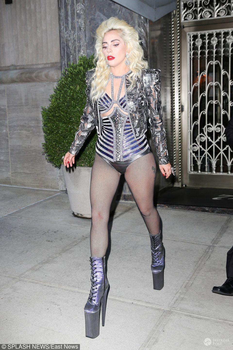 Strój Versace - Lady Gaga - MET Gala 2016 fot. East News