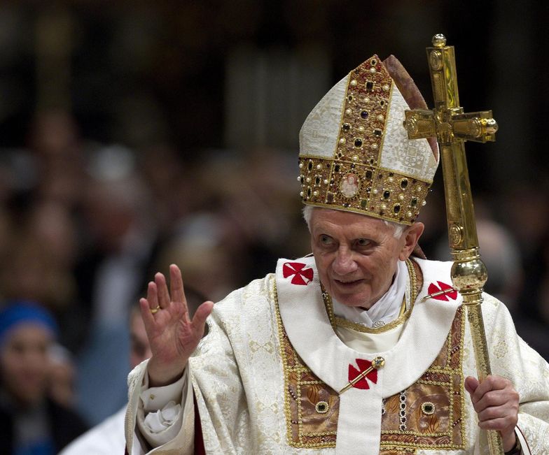 Benedykt XVI podziękował wiernym w czasie modlitwy Anioł Pański