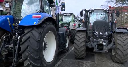 Rolnicy protestujący w Szczecinie: zostajemy i czekamy na efekty porozumienia z ministrem