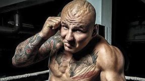 Znów igrał z ogniem! Szpilka chwali się filmem z aligatorami i wężem