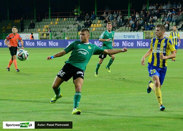 W tym sezonie pierwszoligowe stadiony nie przyciągają na trybuny wielu kibiców