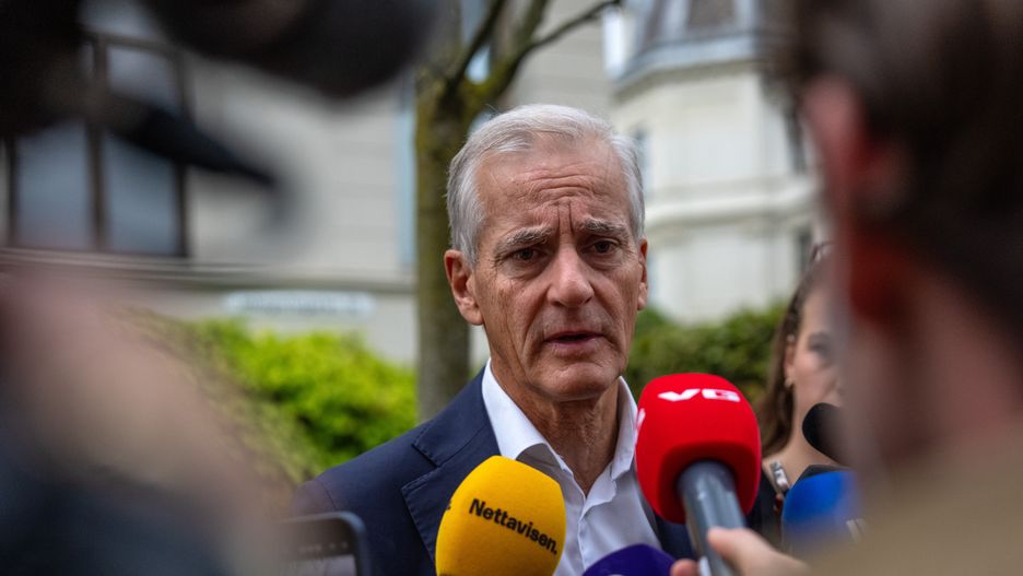 OSLO, NORWAY - SEPTEMBER 9: Norwegian Prime Minister Jonas Gahr Støre speaks to the media at his official residence following his party's win in yesterday's parliamentary election, on September 9, 2025 in Oslo, Norway. The Labour Party, led by the incumbent prime minister Jonas Gahr Støre, won Norway's general election last night seeing off a swell in support for the rightwing Progress party, which was projected to have doubled in size in the last four years.  (Photo by Carl Court/Getty Images)