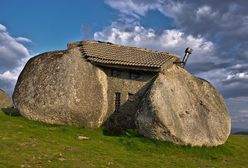 Przypomina chatkę jaskiniowca. W Casa do Penedo mieszkali kiedyś ludzie