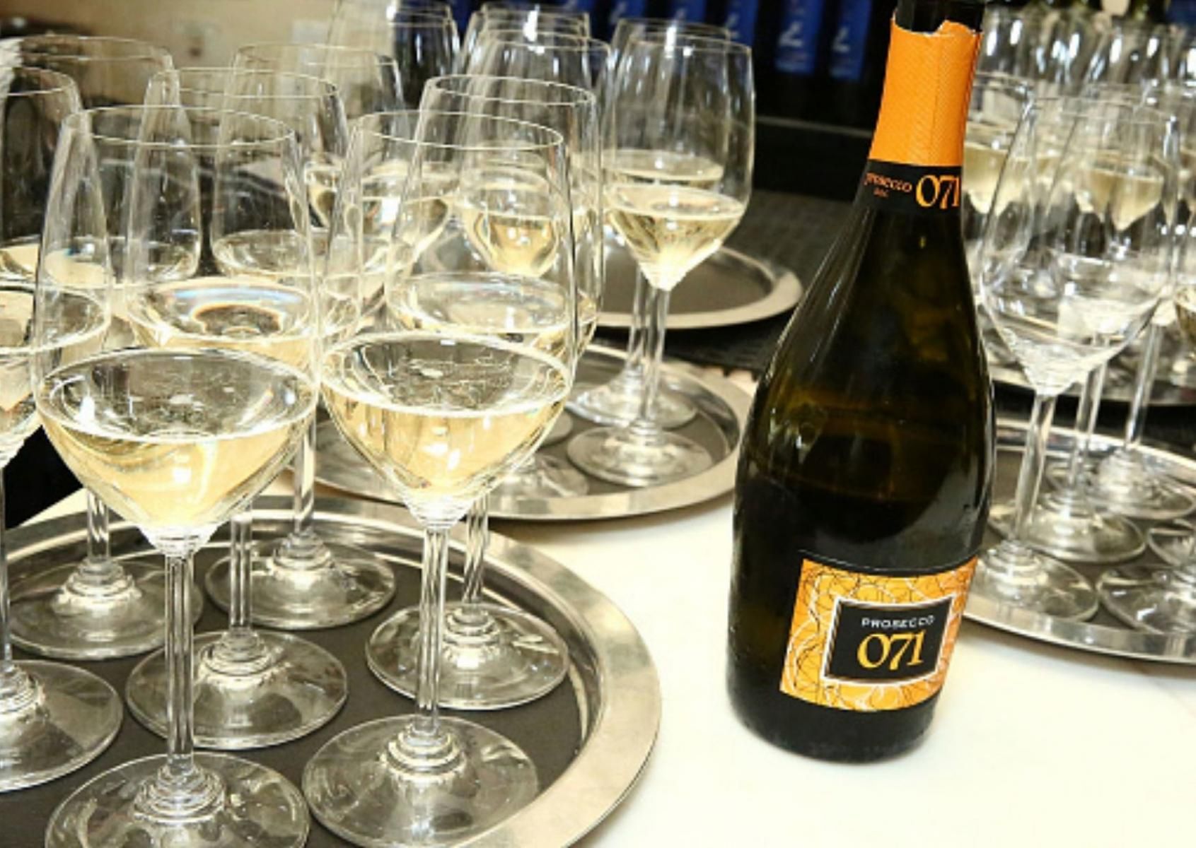 Znawca win ostrzega przed Prosecco. &quot;Kac po tym trunku jest najgorszy&quot;