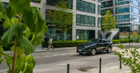 Jak oszczędna jest hybryda w mieście? Sprawdziłem to na przykładzie Toyoty RAV4