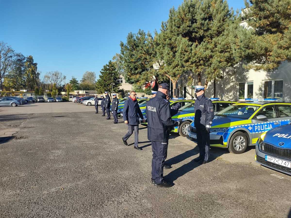 Policja dostała 100 nowych radiowozów. Tym razem wybrano inną markę