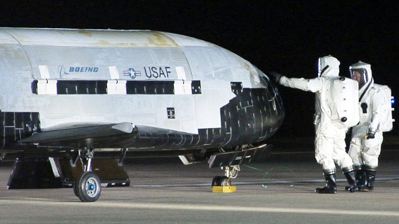 Unmanned shuttle X-37B