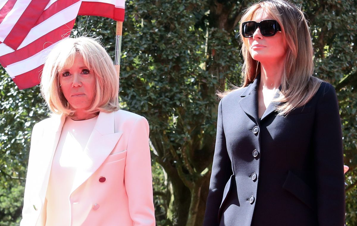 Melania Trump obok Brigitte Macron. Klasyczna elegancja