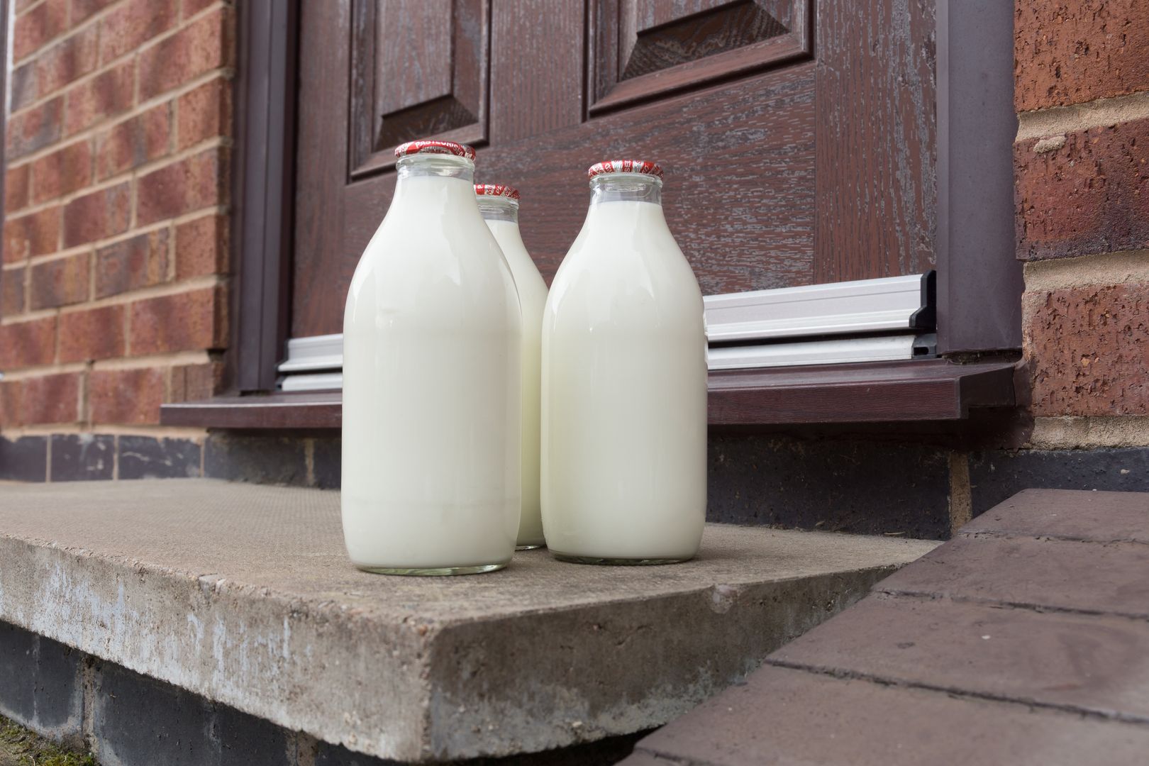 Fresh milk in recyclable glass pint bottles delivered to the door step by a traditional milk manDavid Pimboroughmilk, bottle, glass, delivered, delivery, door step, doorstep, pint, pinta, house, home, semi skimmed, semi skim, half fat, healthy, dairy, food, cows, breakfast, milkman, cold, morning, pasteurized, pasteurised, traditional, drink, top, cap, container, local, recyclable, English, England, British, Great Britain, UK, United Kingdom, milk, bottle, glass, delivered, delivery, door step, doorstep, pint, pinta, house, home, semi skimmed, semi skim, half fat, healthy, dairy, food, cows, breakfast, milkman, cold, morning, pasteurized, pasteurised, traditional, drink, top, cap, container, local, recyclable, english, england, british, great britain, uk, united kingdom